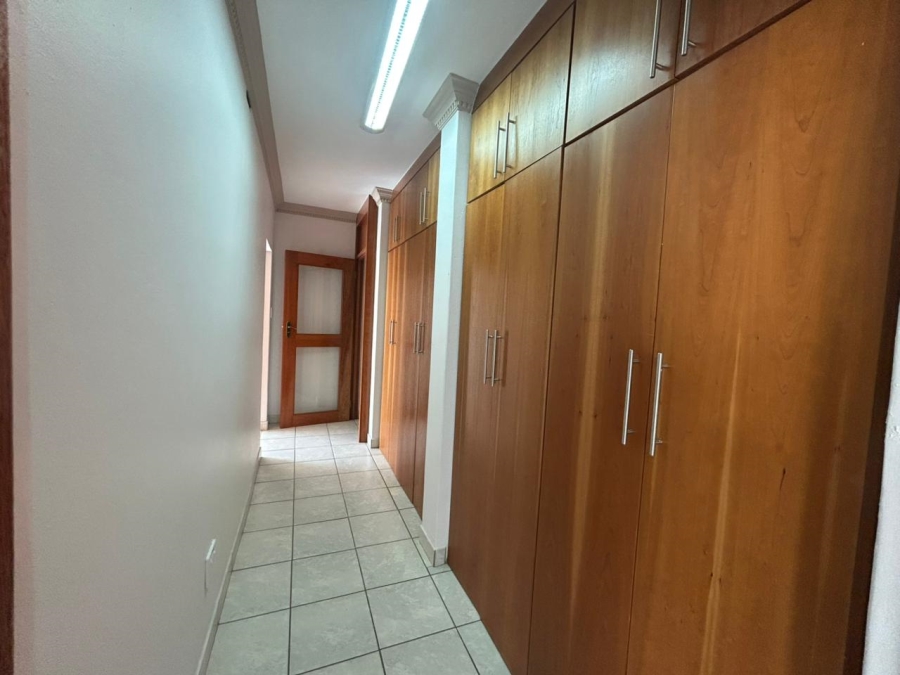 5 Bedroom Property for Sale in Birdwood Estate North West